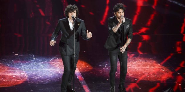 Ermal Meta e Fabrizio Moro sul palco di Sanremo 2018