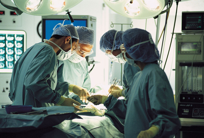 Sanit??: trapianti, chirurghi sala operatoria intervento chirurgico operazione